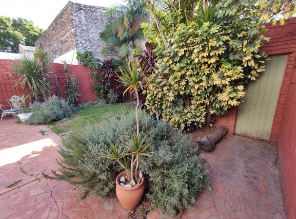 CASABLANCA AL 1200. Impecable, 3 dormitorios y cochera.