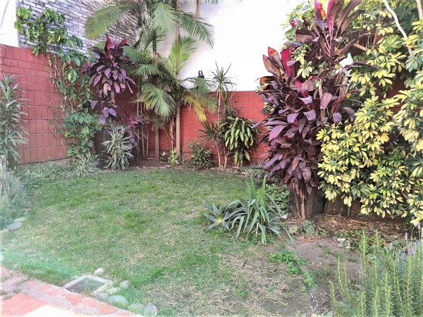CASABLANCA AL 1200. Impecable, 3 dormitorios y cochera.