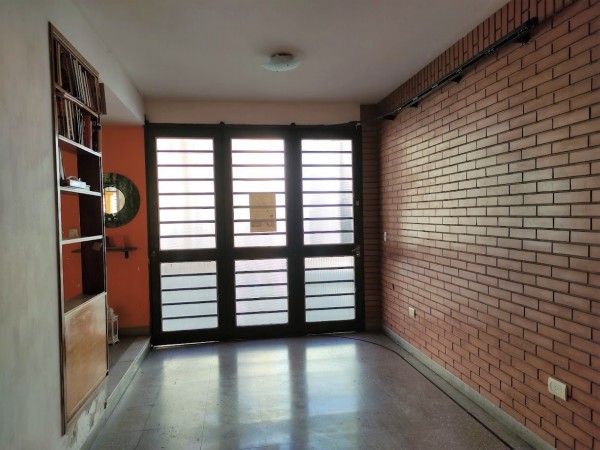 CASABLANCA AL 1200. Impecable, 3 dormitorios y cochera.