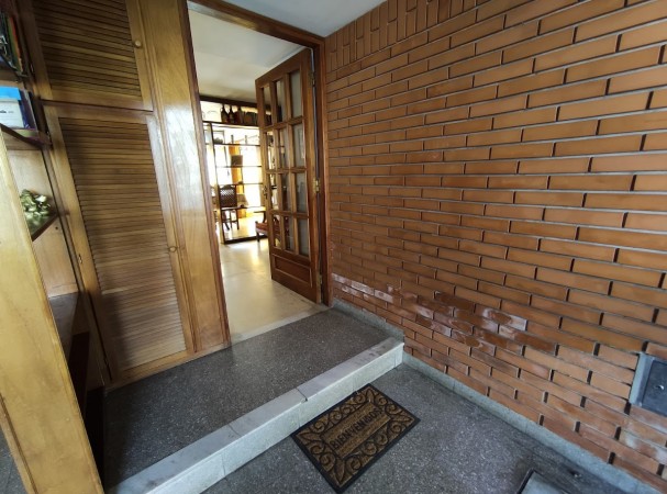 CASABLANCA AL 1200. Impecable, 3 dormitorios y cochera.