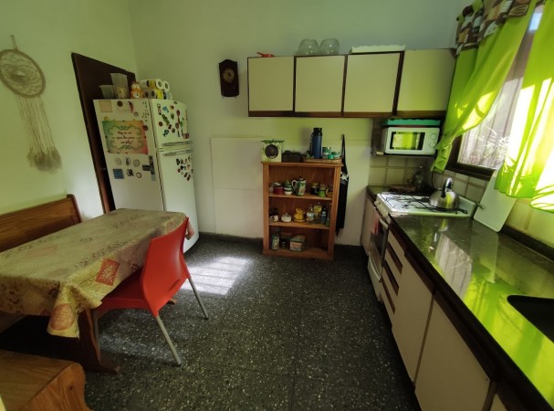 CASABLANCA AL 1200. Impecable, 3 dormitorios y cochera.