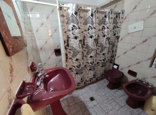 CASABLANCA AL 1200. Impecable, 3 dormitorios y cochera.