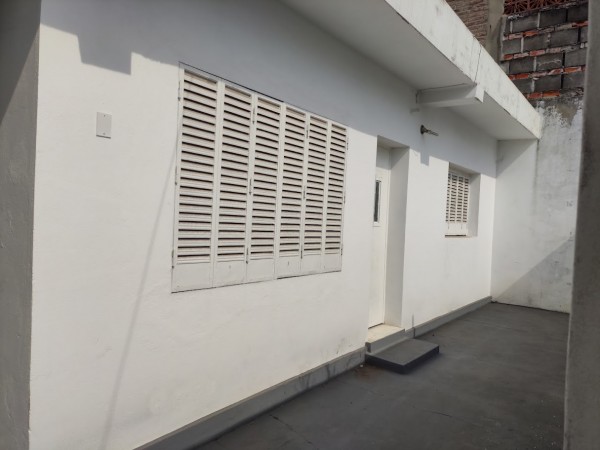 HERMOSO DEPARTAMENTO DE PASILLO SOBRE AVENIDA PELLEGRINI