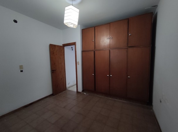 HERMOSO DEPARTAMENTO DE PASILLO SOBRE AVENIDA PELLEGRINI