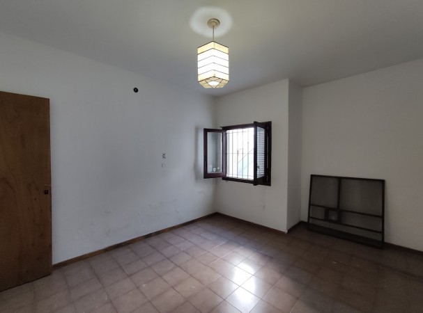 HERMOSO DEPARTAMENTO DE PASILLO SOBRE AVENIDA PELLEGRINI