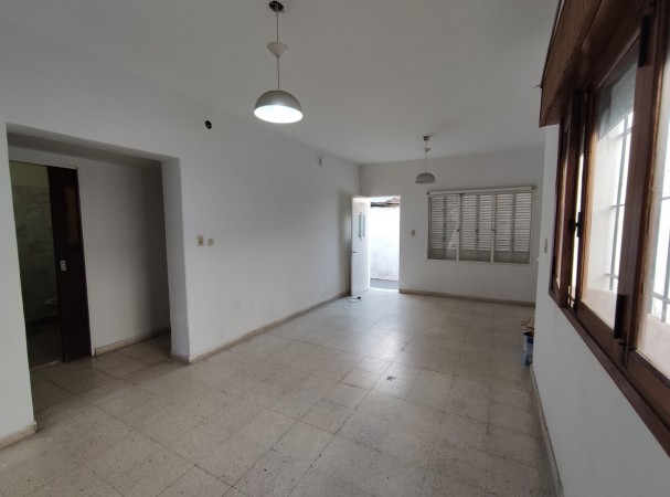 HERMOSO DEPARTAMENTO DE PASILLO SOBRE AVENIDA PELLEGRINI