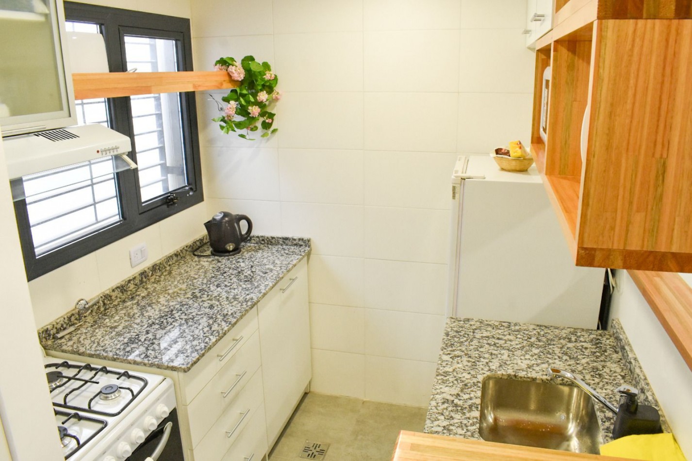 MONOAMBIENTE AMOBLADO EXTERNO CON BALCON