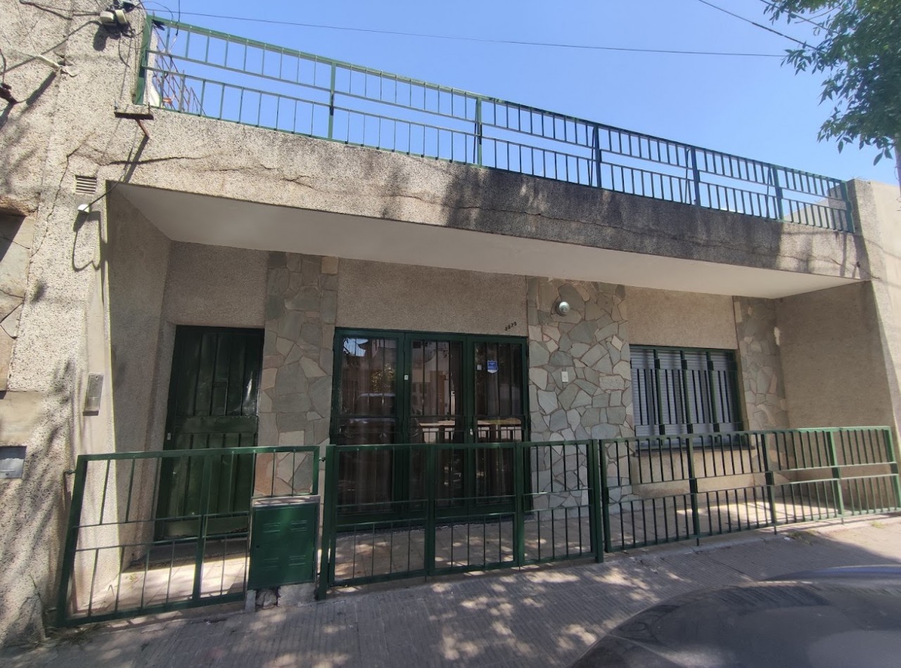 CASA 2 DORMITORIOS Y COCHERA