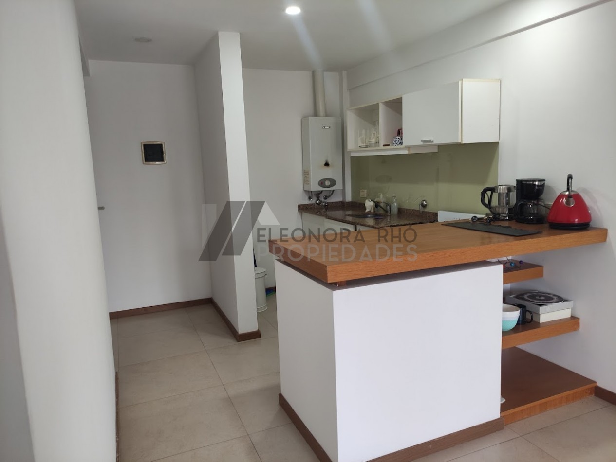 BARRIO ABASTO - UN DORMITORIO CON BALCON 