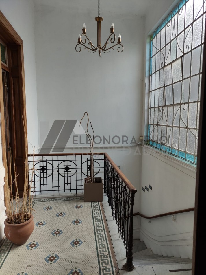 EXCEPCIONAL CASA ANTIGUA EN PLENO PASEO DEL SIGLO