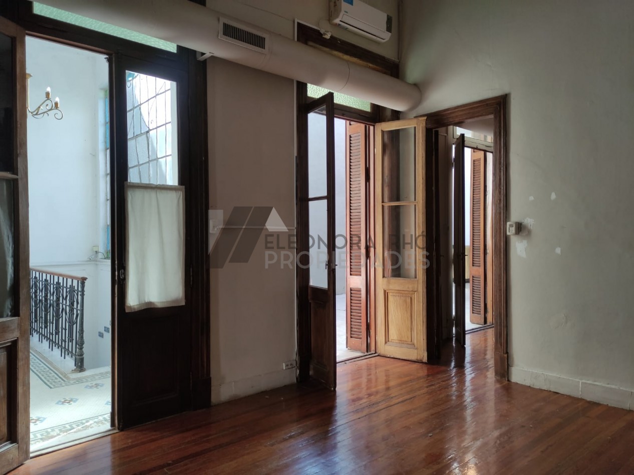 EXCEPCIONAL CASA ANTIGUA EN PLENO PASEO DEL SIGLO