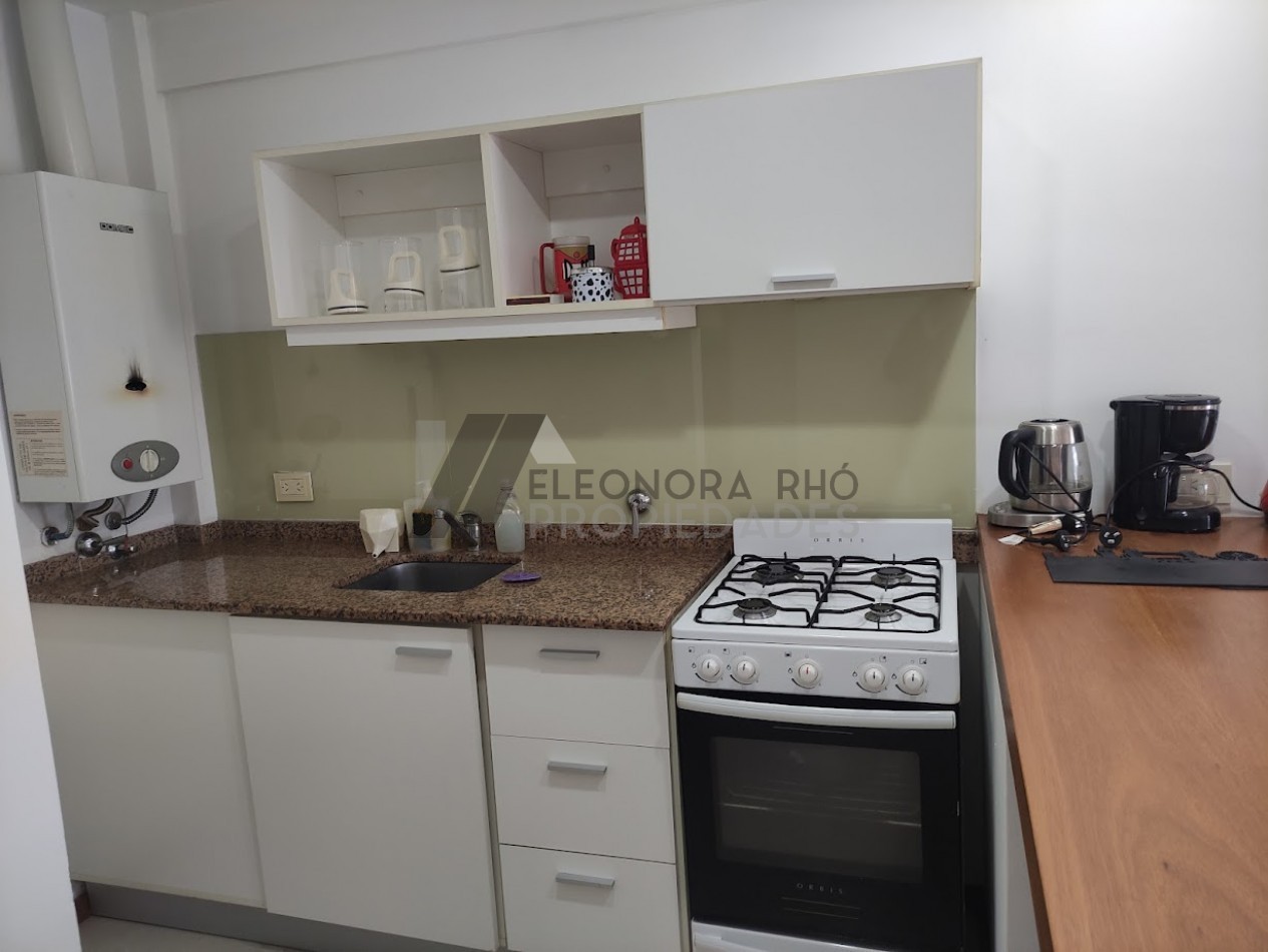 BARRIO ABASTO - UN DORMITORIO CON BALCON 