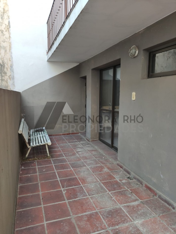 EXCEPCIONAL CASA ANTIGUA EN PLENO PASEO DEL SIGLO