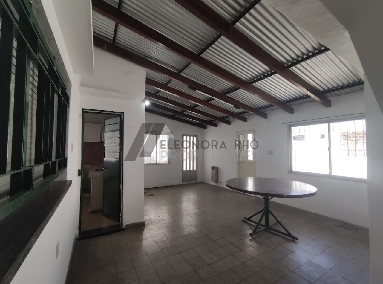 CASA 2 DORMITORIOS Y COCHERA