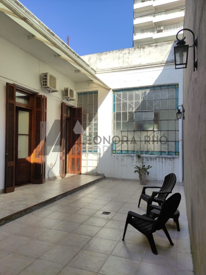 EXCEPCIONAL CASA ANTIGUA EN PLENO PASEO DEL SIGLO