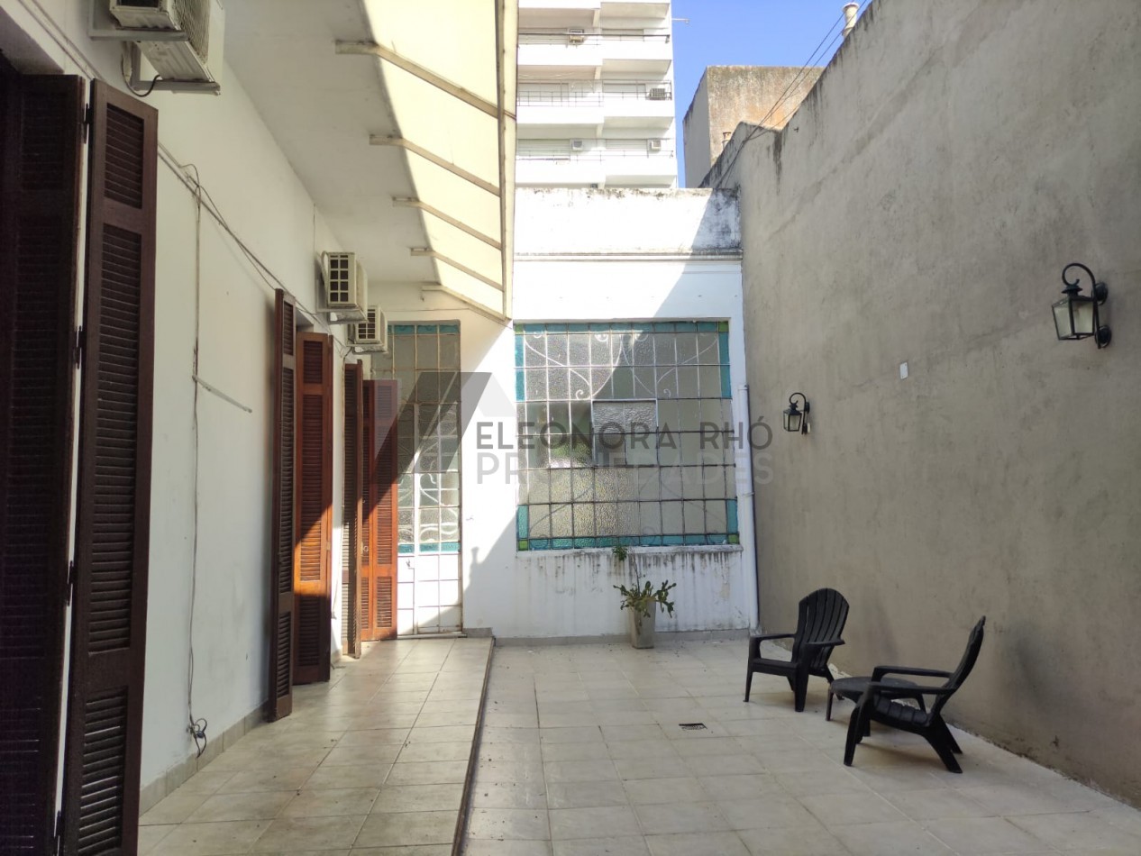 EXCEPCIONAL CASA ANTIGUA EN PLENO PASEO DEL SIGLO