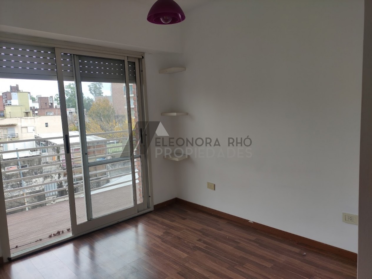 BARRIO ABASTO - UN DORMITORIO CON BALCON 