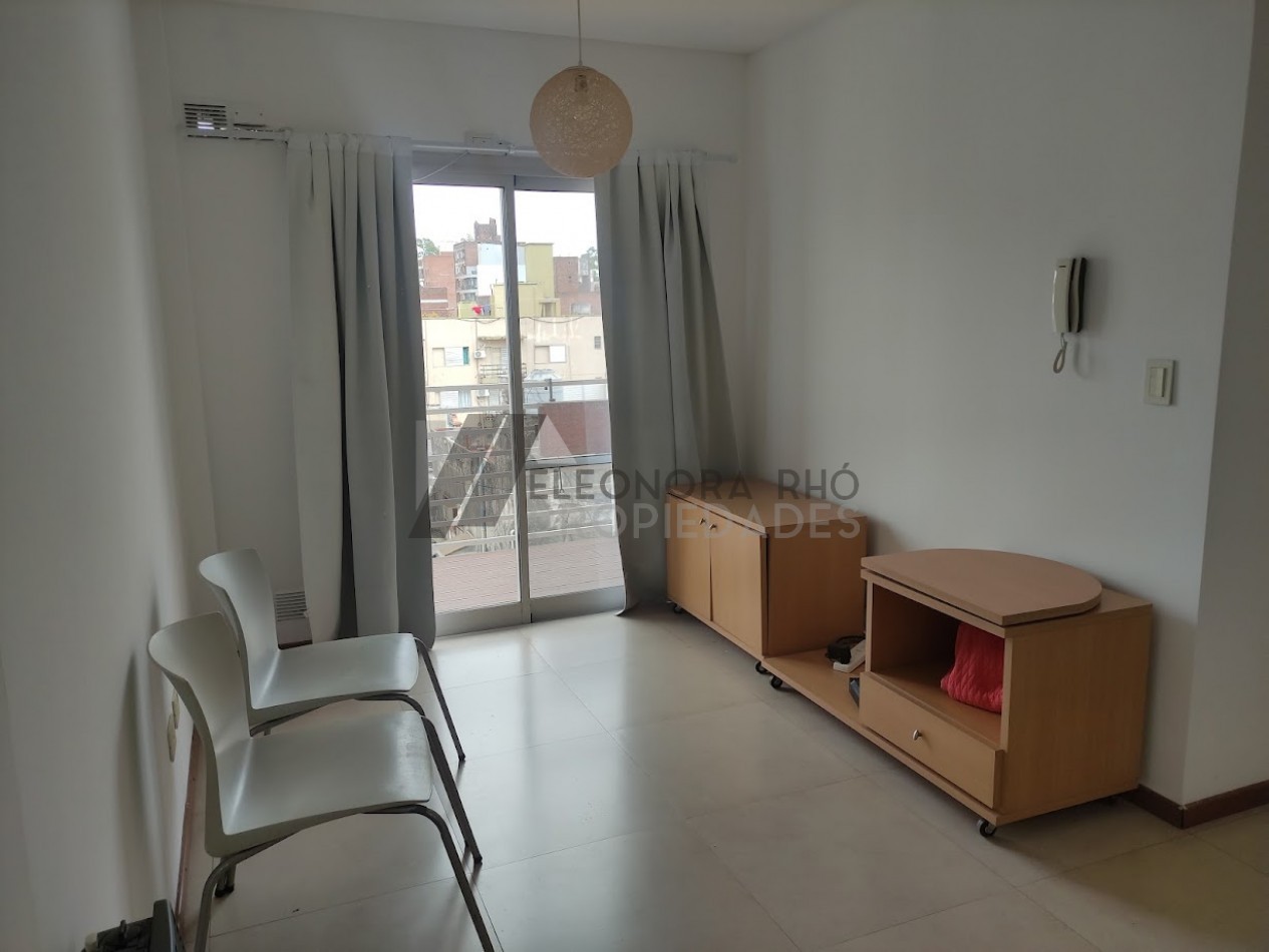 BARRIO ABASTO - UN DORMITORIO CON BALCON 