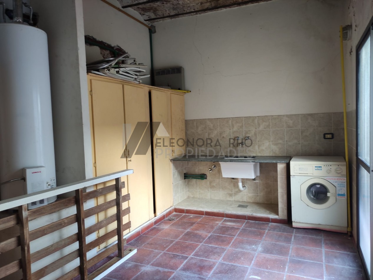EXCEPCIONAL CASA ANTIGUA EN PLENO PASEO DEL SIGLO
