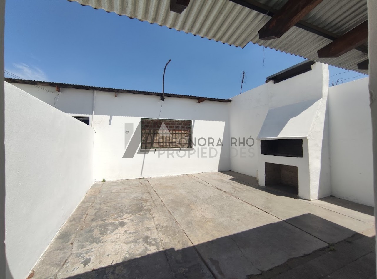 CASA 2 DORMITORIOS Y COCHERA